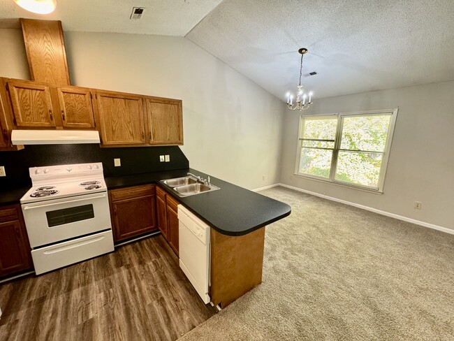 Building Photo - Willoughby Rental