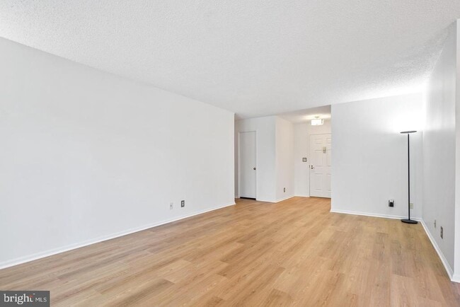 Photo - 5902 Mt Eagle Dr Unit 315