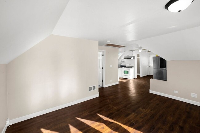 Photo - 164 Oak St Unidad 164 Oak St Upper-2nd