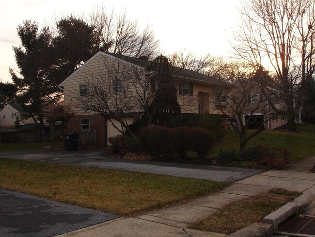 Photo - 418 Parkwynne Rd