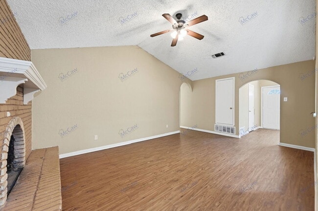 Photo - 207 Evelyn St