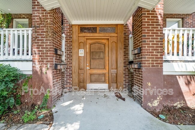 Photo - 402 W 31st St