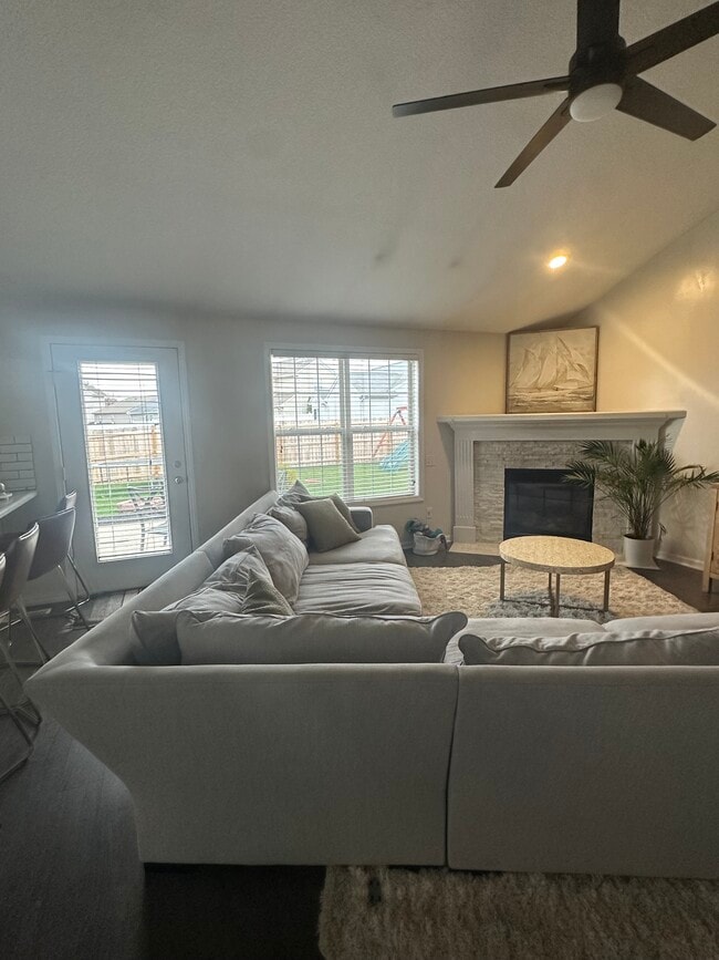 Photo - 9527 Acacia Psge