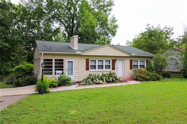 Photo - 121 Marshdale Ave SW