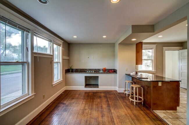 Photo - 301 5th Ave SE