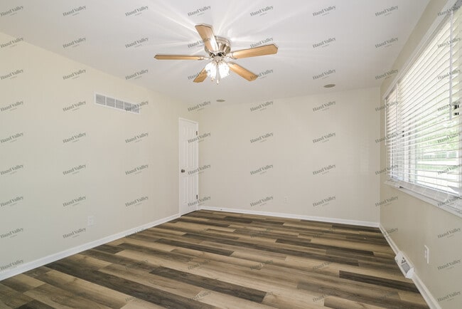 Photo - 2370 Mockingbird Ln