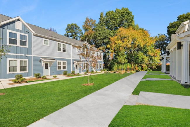 Hamlet Huntersville - Homes & Townhomes for Rent