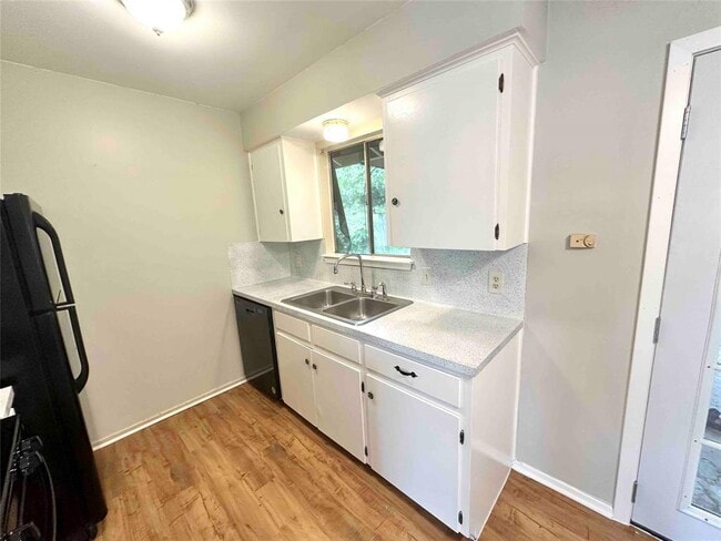 Photo - 8109 Georgian Dr