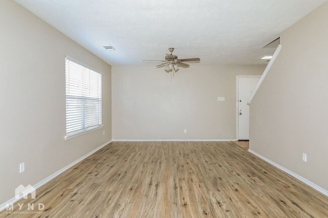 Photo - 33119 Cottonwood Bend