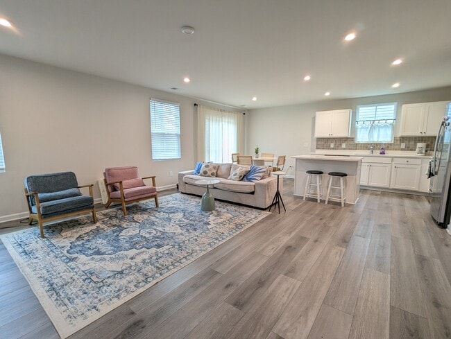 Photo - 916 Throckmorton Ct