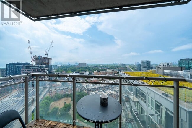 Photo - 38 Joe Shuster Way Unité 1909