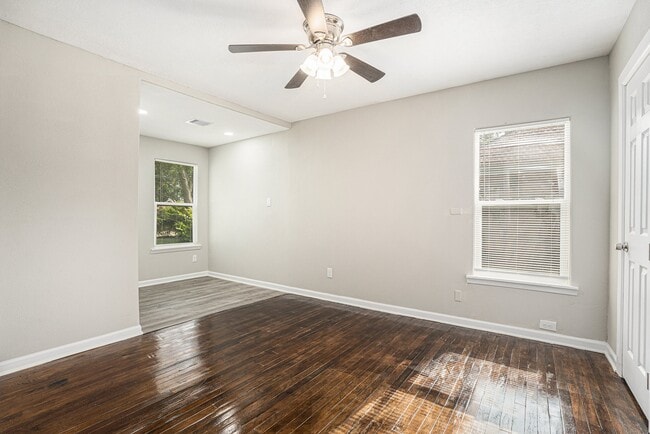 Building Photo - 812 7th Ave N Rental