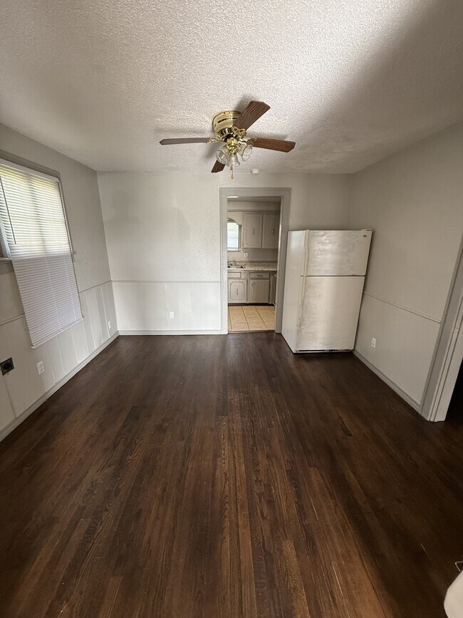 Photo - 109 N Draper Ave