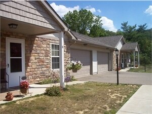 Photo - Falls Manor Apartments