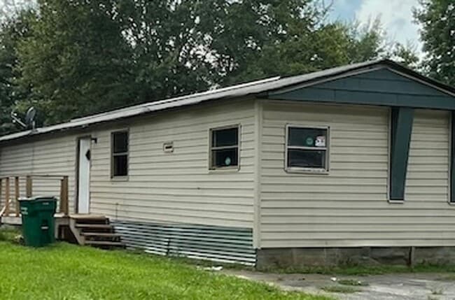 Building Photo - Available Now! $800 a month. No Pets. Call 803-537-0185