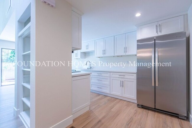 74 Windstone Dr