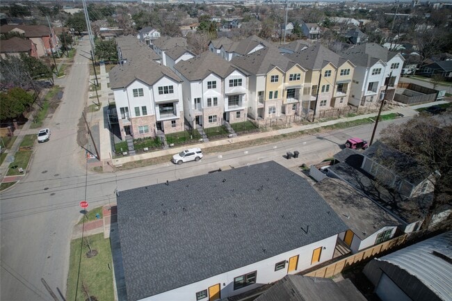 Building Photo - 201 Eastwood St Unit 5