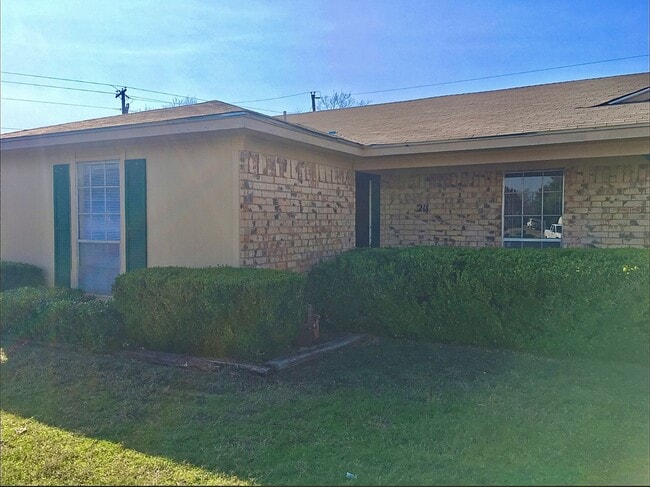 Building Photo - 209-211 Gruver Circle Unit 211