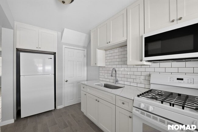 Photo - 2229 Redthorn Rd