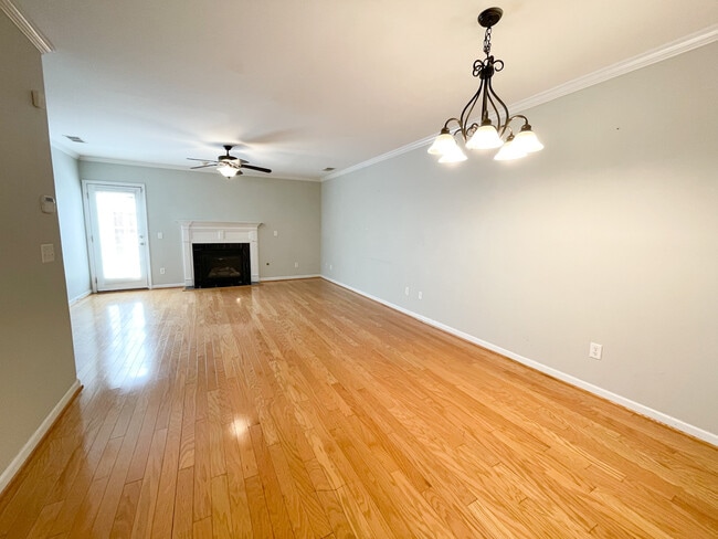 Photo - 12 Magnolia Glen Ln