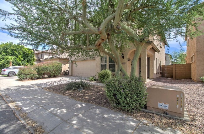 Photo - 2143 W Marconi Ave