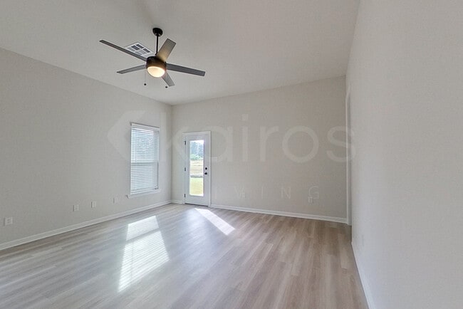 Photo - 209 Peppercorn Wy