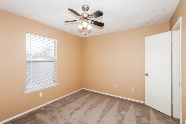 Photo - 14815 Oak Pines Dr