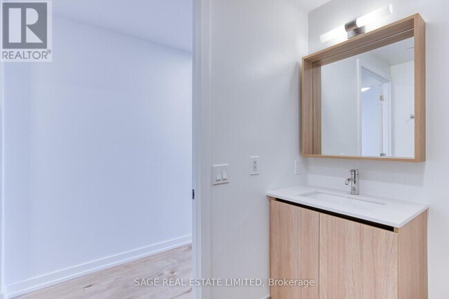 Photo - 35 Parliament St Unit 1712