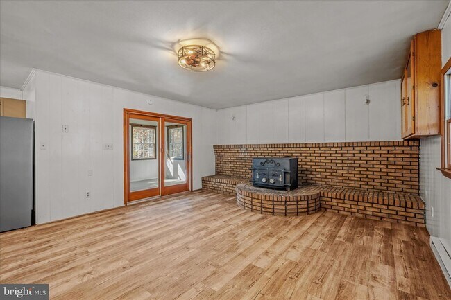 Photo - 438 Gloyd Ln