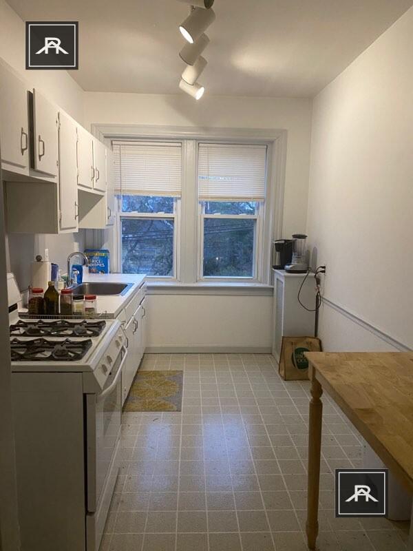 Building Photo - 2 bedroom in Brookline MA 02446 Unit 6 Rental