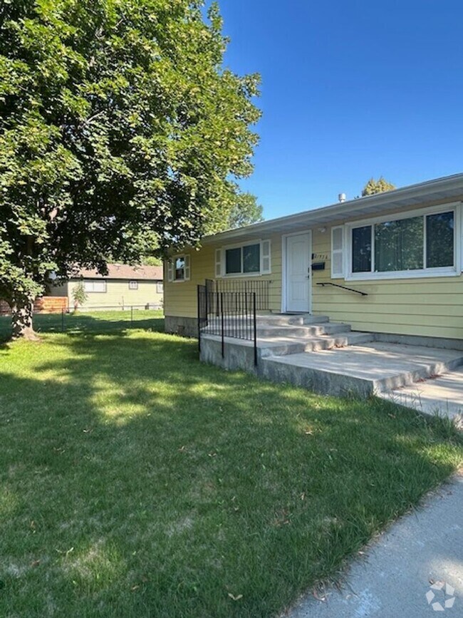Building Photo - Beautifully Maintained 3-Bedroom Upper Uni... Rental