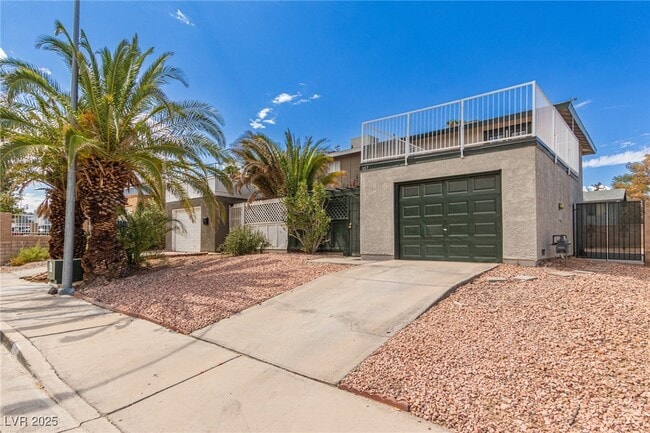 Photo - 557 Chelsea Dr