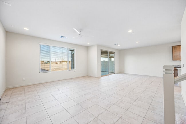 Photo - beautiful 3 bedrooms + loft, 2.5 baths