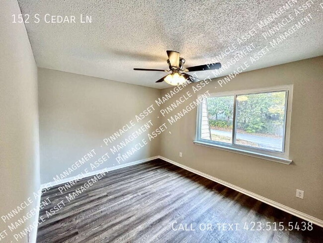 Building Photo - 152 S Cedar Ln