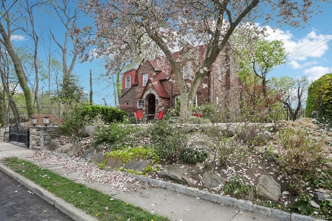 375 Hawthorne Terrace