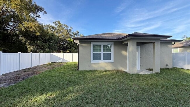 Building Photo - 708 S Thacker Ave