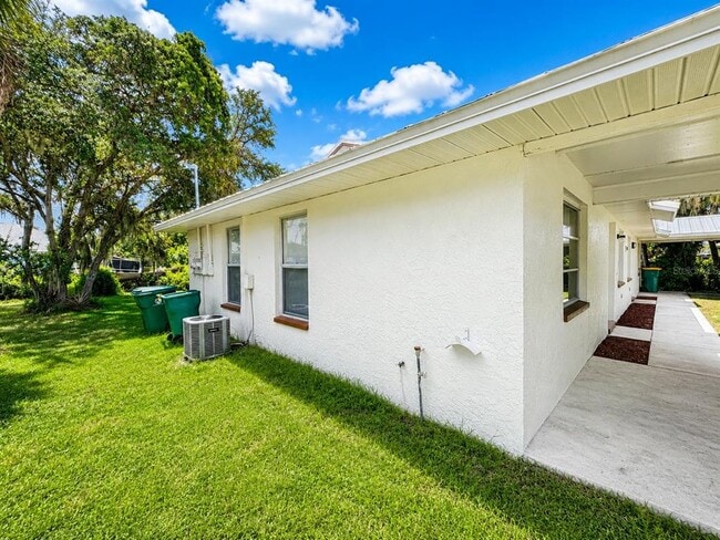 Photo - 257 Camillia Ln