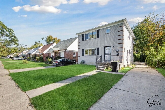 Photo - 15470/15472 Greenfield - Vibe Real Estate ... Unit 15472 Greenfield, Upper