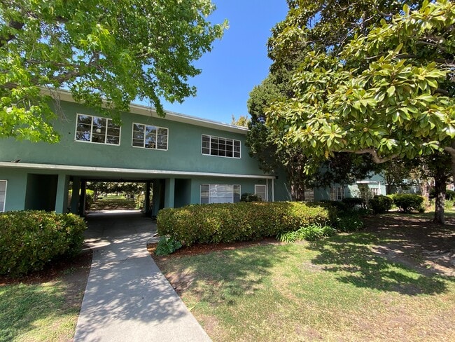 Building Photo - 5414 Village Grn Unit 5414 Village Green