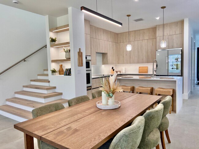 Photo - 300 SW 7th St