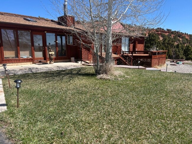 Building Photo - Beautiful Furnished 2 Bedroom Basement Apa... Rental