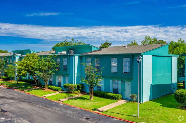 Fort Bayou Apartments - Fort Bayou Apartments