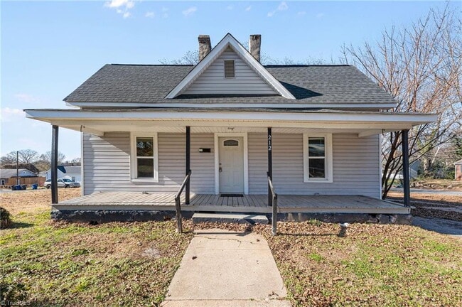 Building Photo - "Charming 3-Bedroom Home in the Heart of Winston-Salem-Pets Welcome Housing Vouchers Accepted!