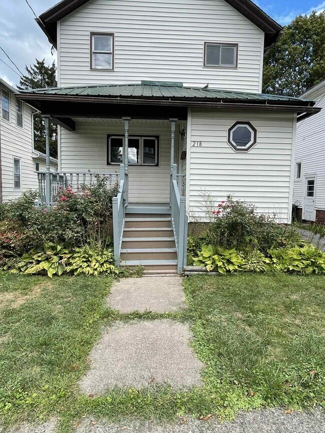 Building Photo - 218 N 15th St Unit House
