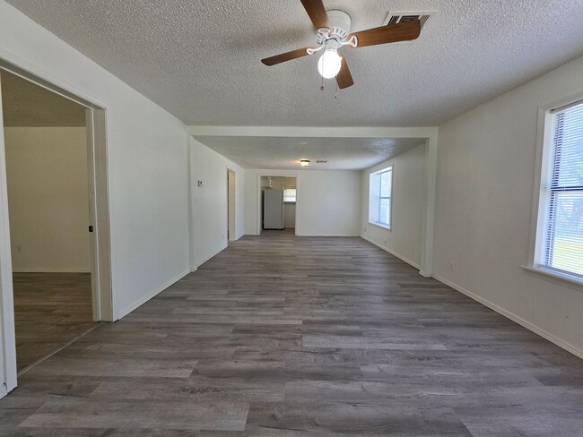 Photo - 3 bedroom home in Shawnee!