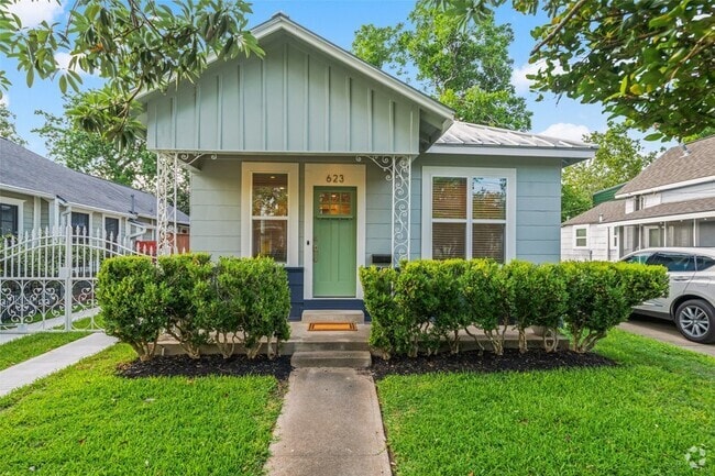 Building Photo - 623 E 12th 1/2 St Rental