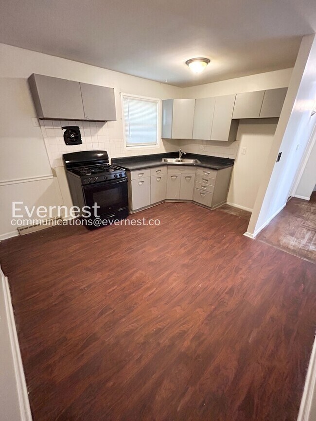 Photo - 3 Bed/1 Bath Home with Fenced Yard / Pet-Friendly / Vouchers Accepted / Available Now!