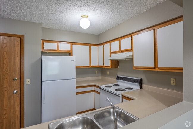 1BR, 1BA - 650SF - Kitchen