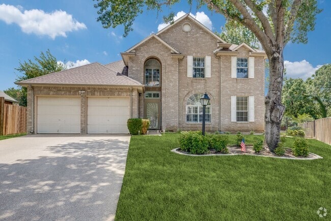 Building Photo - Available August 15th | 4 Bd, 2ba for Leas... Rental