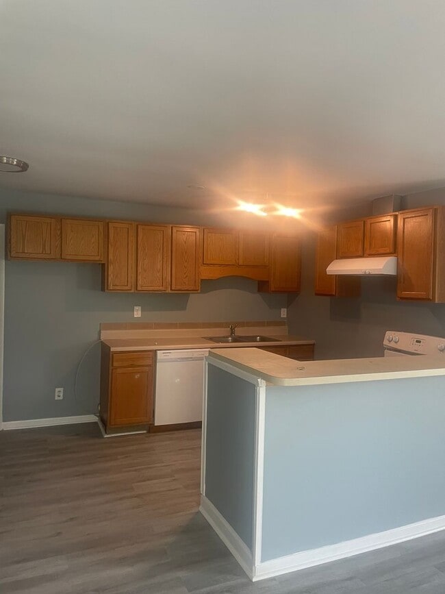 Photo - Knoxville 37920 - 3 bedroom, 1 bath home - Contact Lisa Vineyard & Shannon Russell (865)216-9334